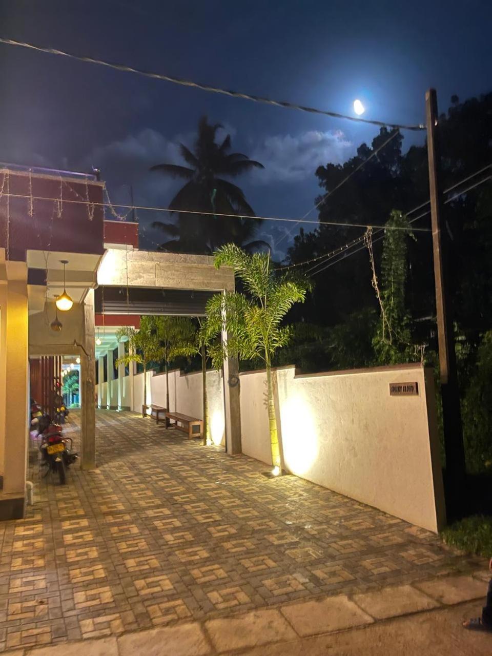 Hotel Sunny Cloud Harumalgoda Buitenkant foto